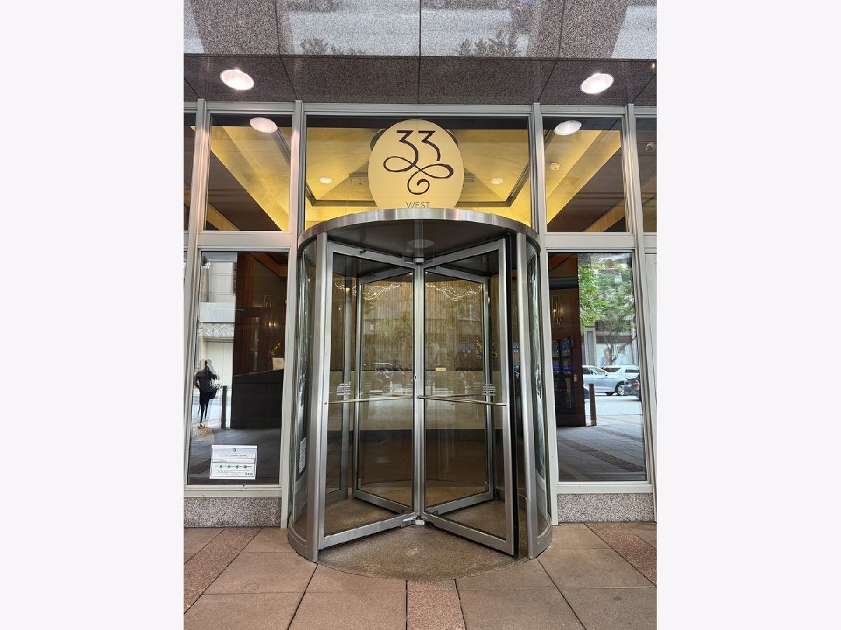 Rented Chicago Illinois, 33 Ontario