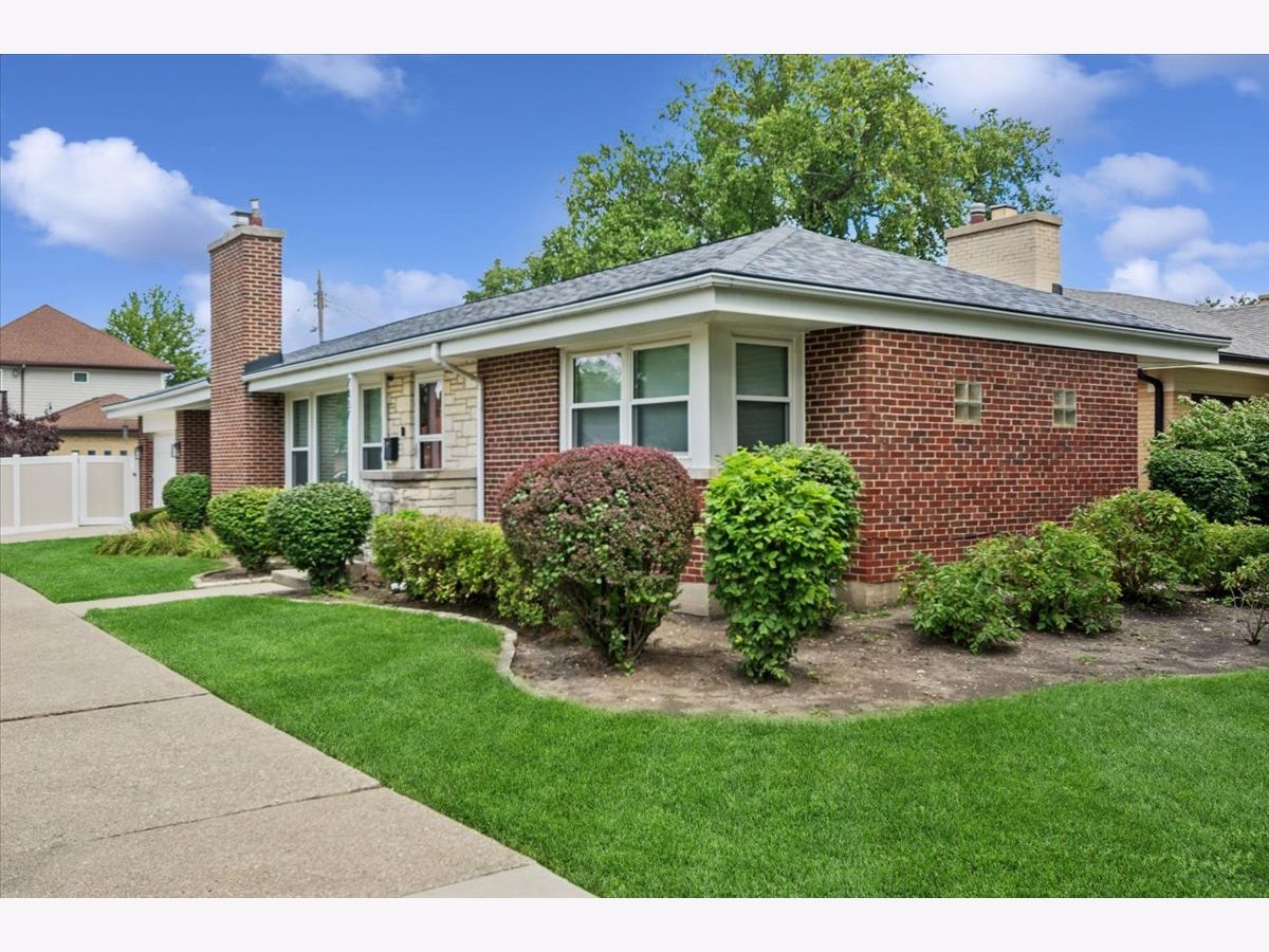  Sold Chicago Illinois, 7437 Ozark