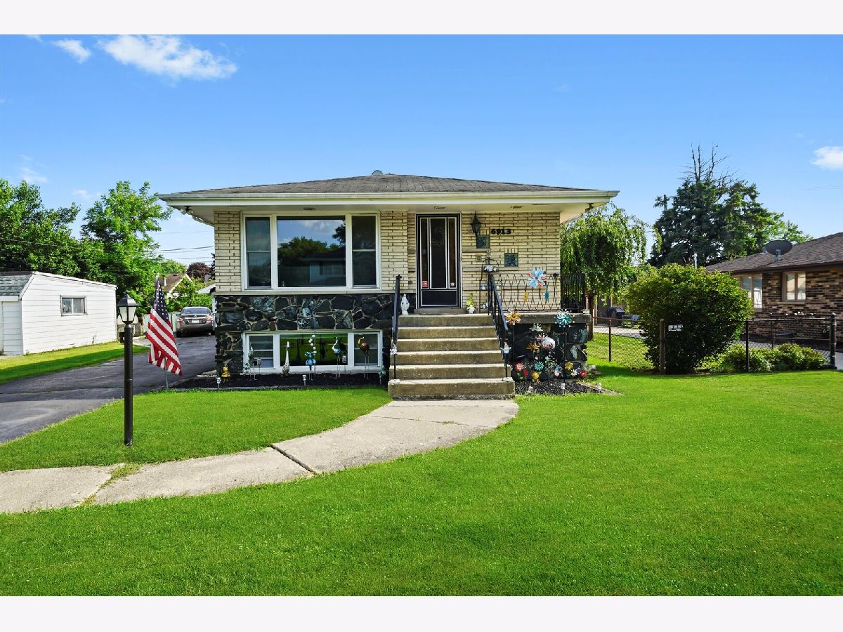  For Sale Chicago Ridge Illinois, 6913 97th Street
