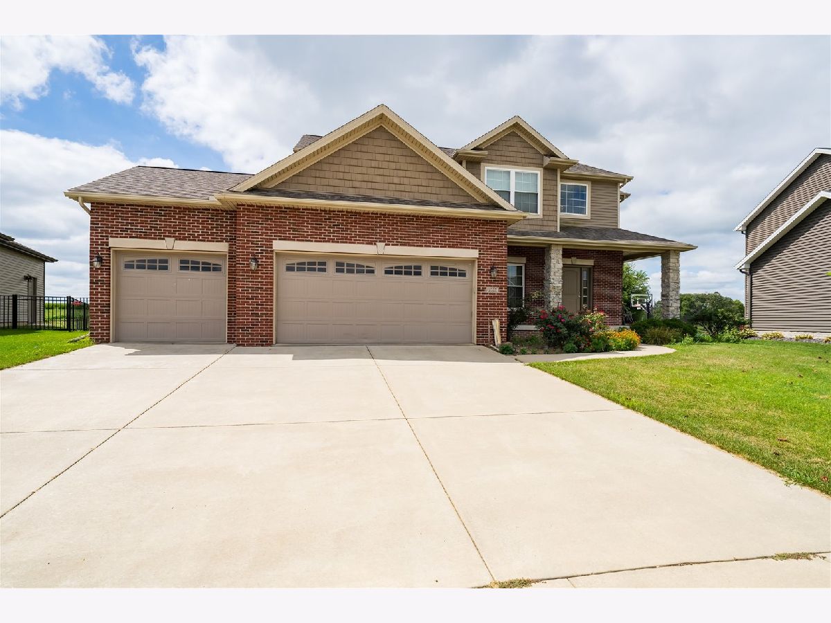 Homes & Condos & Townhomes For Sale Grove On Kickapoo Creek Bloomington Illinois, 1525 Stoneroller Circle