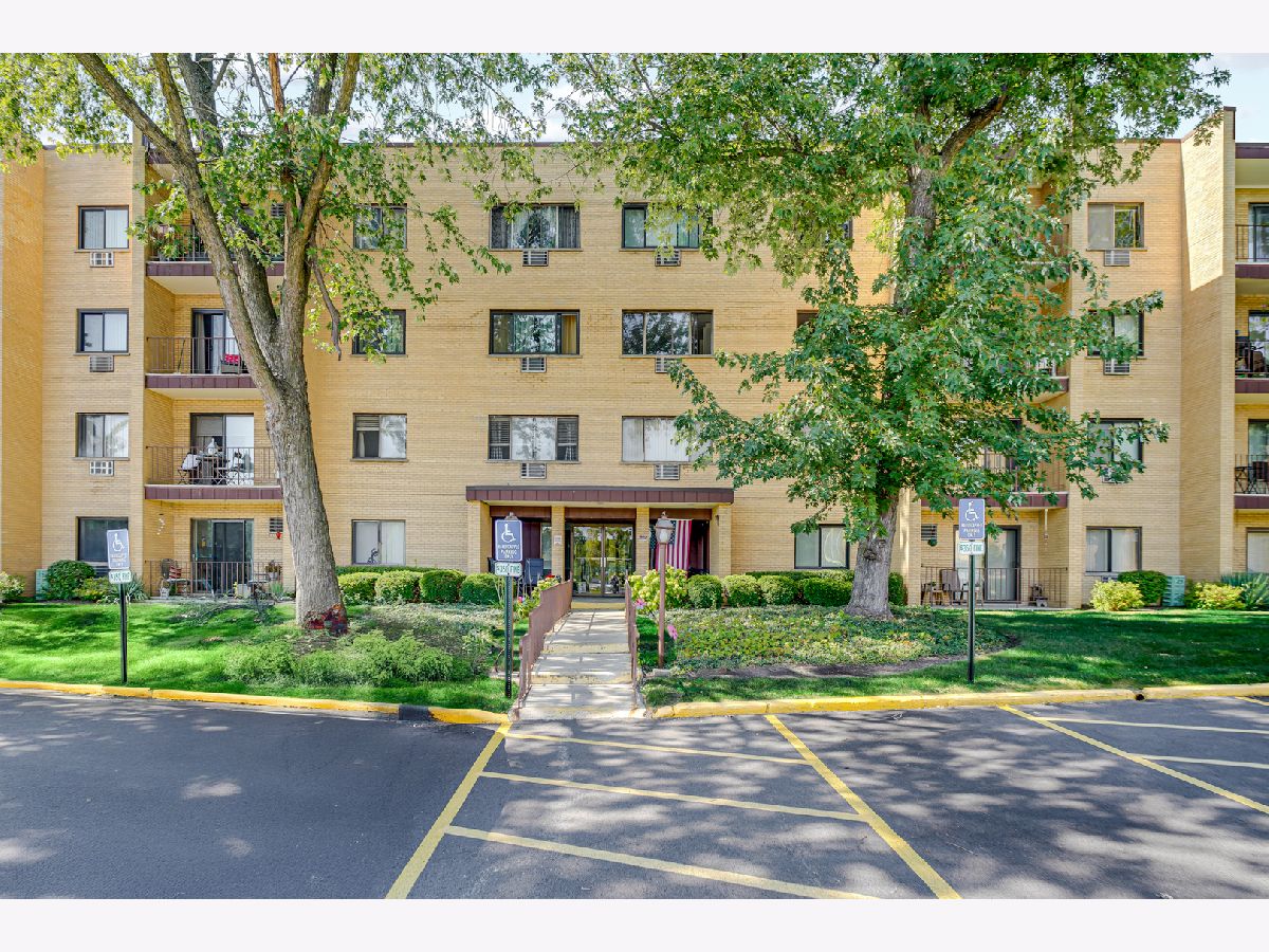 Condominiums For Sale Country Club Condos Countryside Illinois, 6670 Brainard Avenue