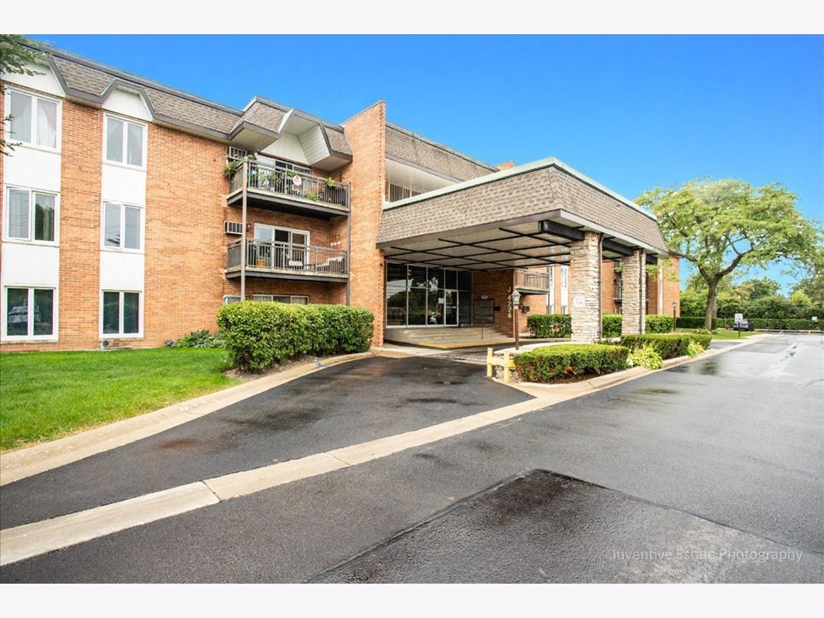 Condominiums For Sale Westbrook West Downers Grove Illinois, 4224 Saratoga Avenue