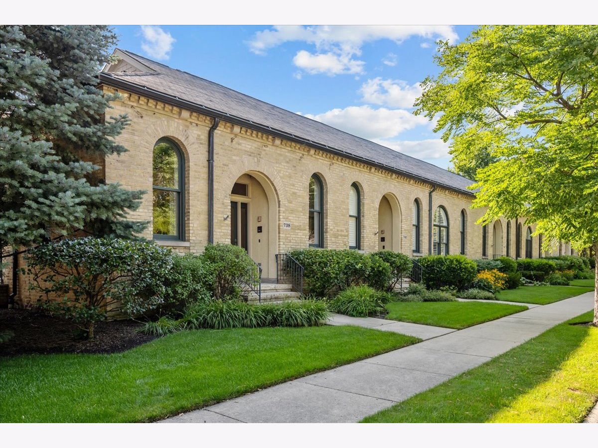  For Sale Highwood Illinois, 738 Lyster Road