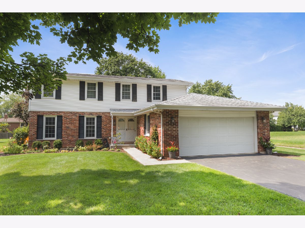  For Sale Downers Grove Illinois, 7704 Queens Court