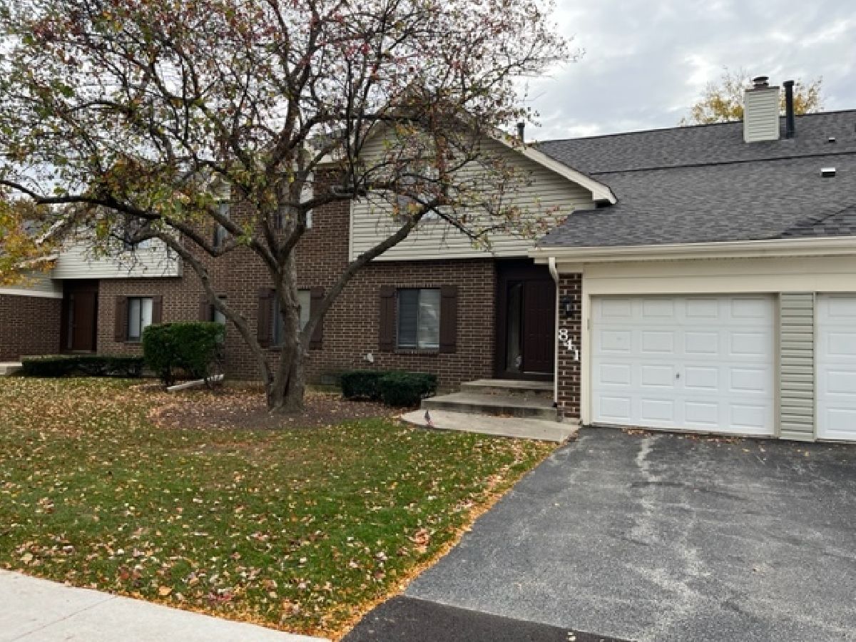 Condominiums For Rent Cross Creek Roselle Illinois, 841 Cross Creek