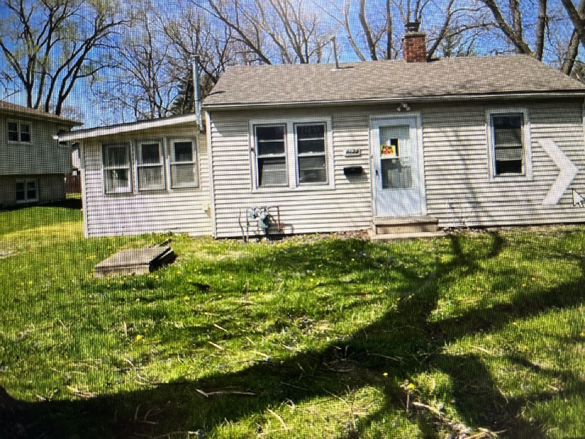  Rented Des Plaines Illinois, 2122 Sprucewood