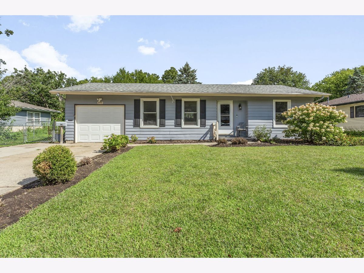 Homes & Condominiums For Sale Whispering Oaks Mchenry Illinois, 4718 Cumberland Circle