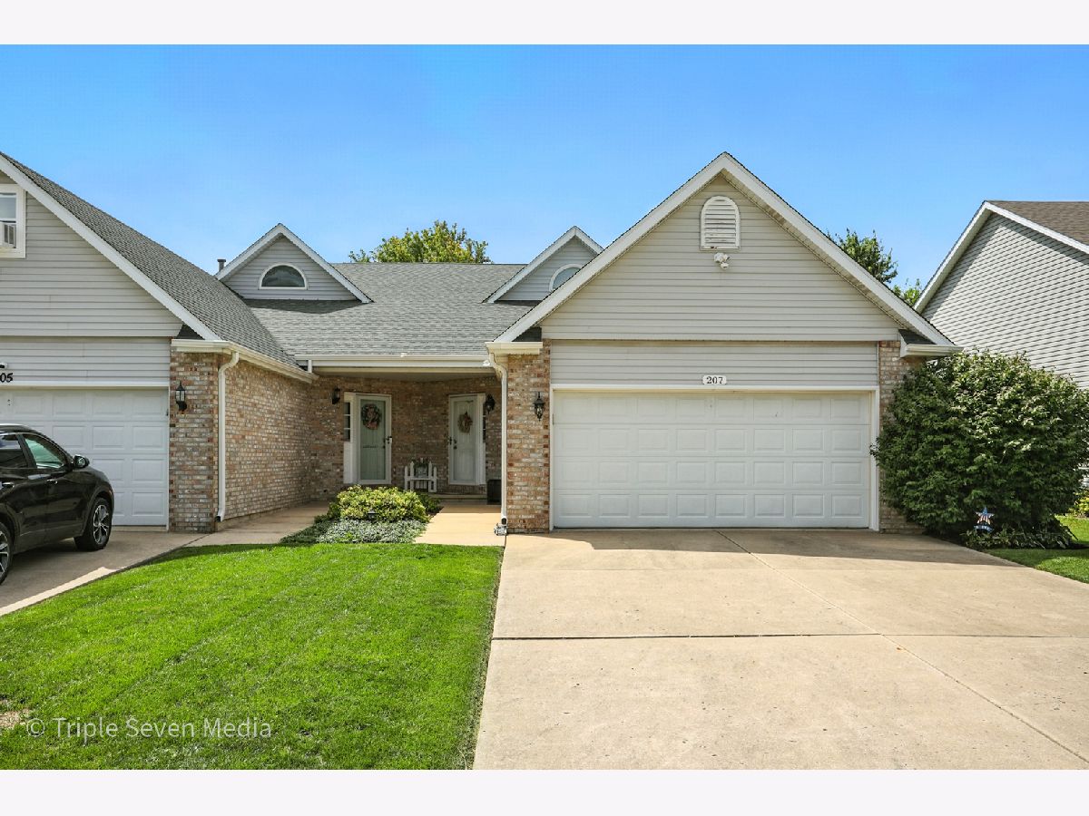 Homes & Condos & Townhomes Sold Westfield Shorewood Illinois, 207 Huntington