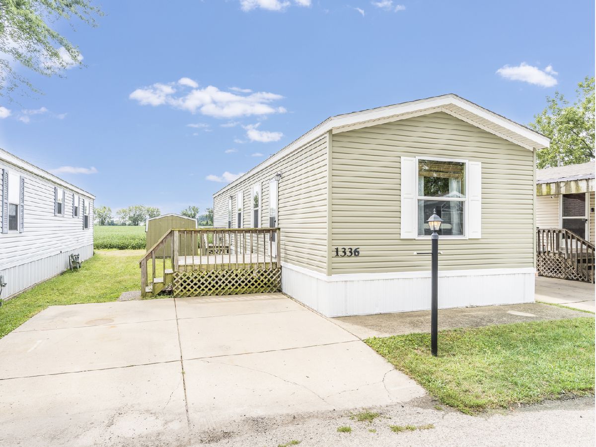  Sold Sandwich Illinois, 1336 Lauren