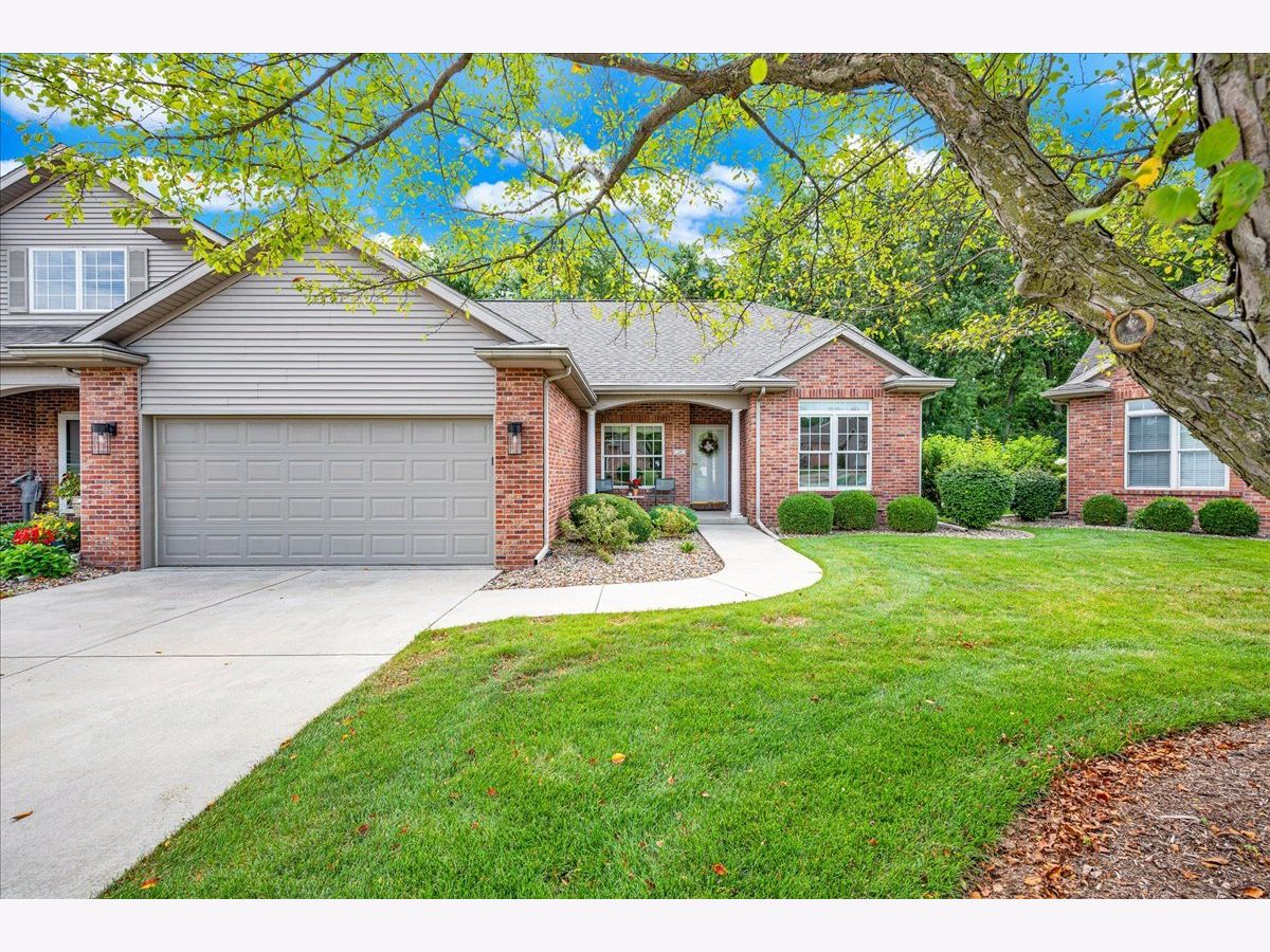  For Sale Bloomington Illinois, 19 Laurel Wood Drive