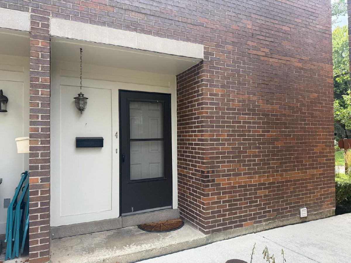 Townhomes & Condos For Rent Atrium Elmhurst Illinois, 4 Birch Tree