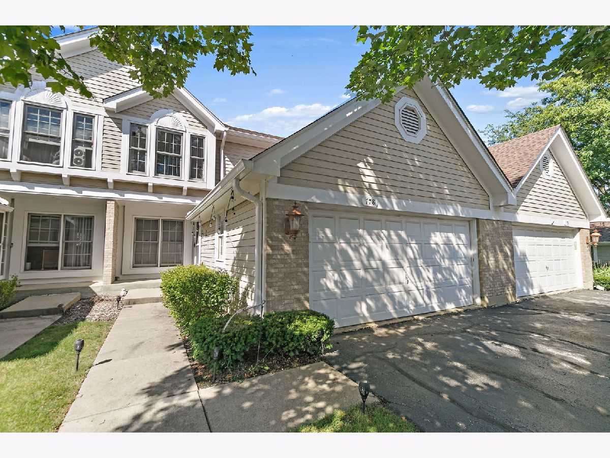 Townhomes For Sale Regency Park Crystal Lake Illinois, 778 Regency Park Drive