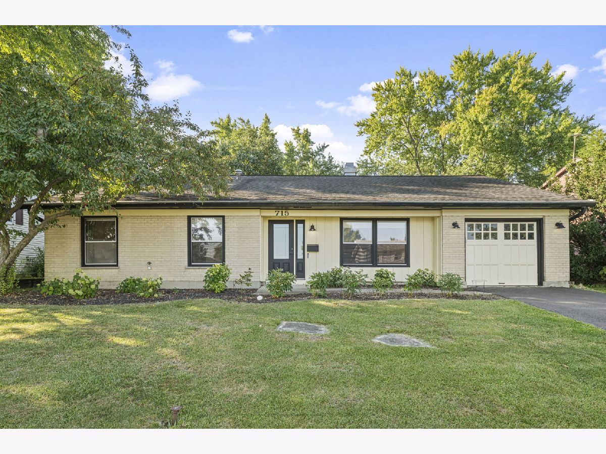 Homes For Sale Old Mill Grove Lake Zurich Illinois, 715 Surryse Road
