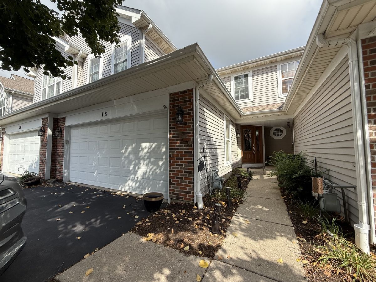 Homes & Townhomes For Sale Willoughby Farms Algonquin Illinois, 18 Dellwood Court