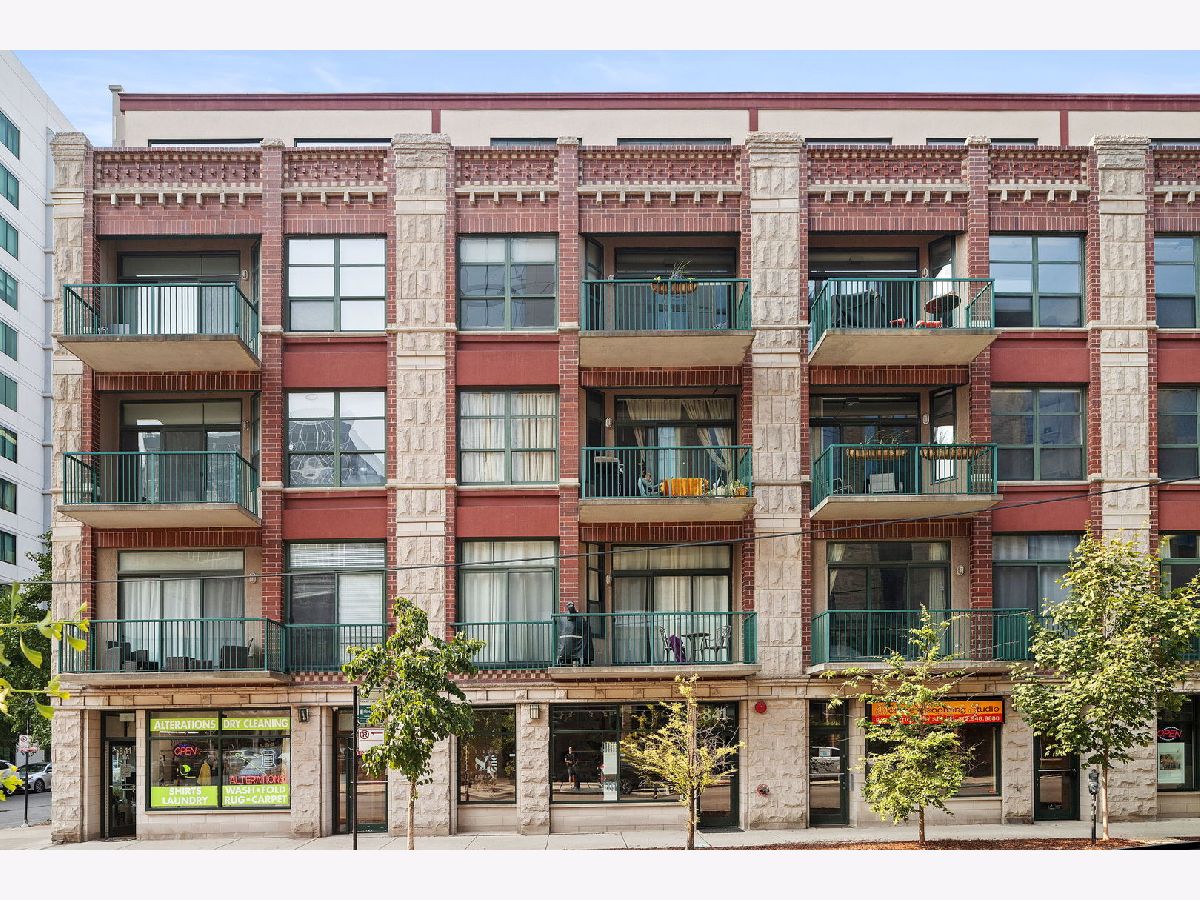 Condominiums Rented Monroe Manor Chicago Illinois, 841 Monroe