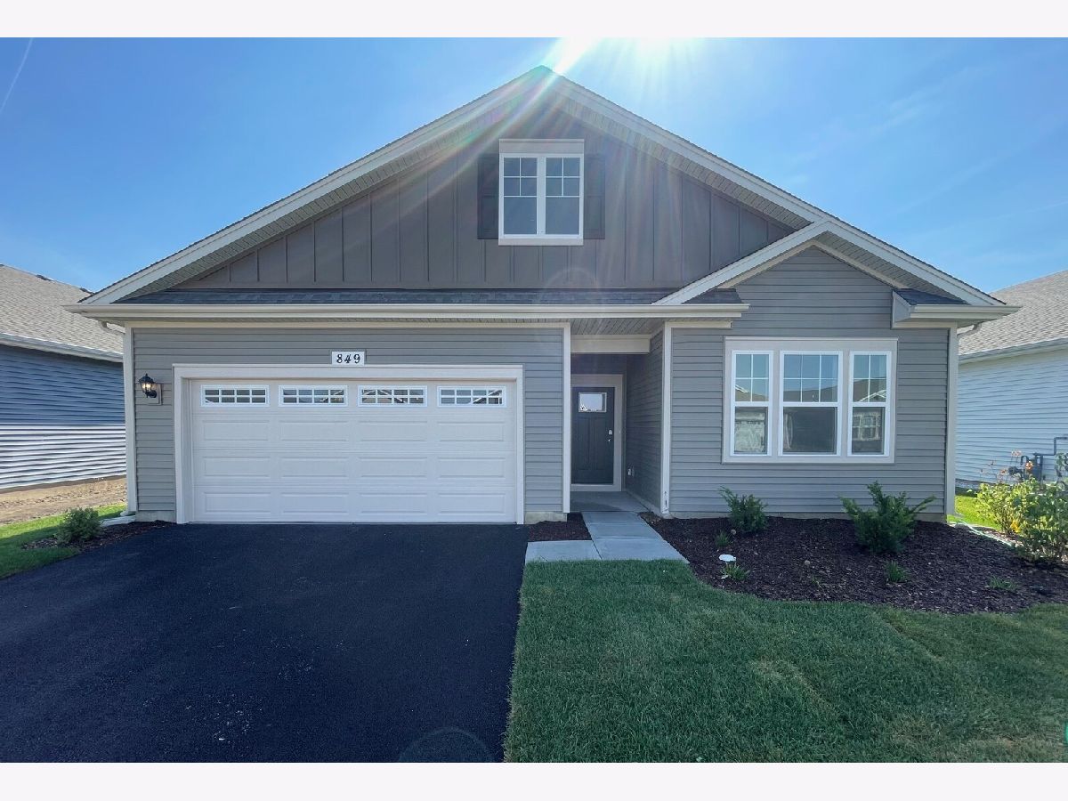 Townhomes & Condos & Homes Sold Cambridge Lakes Pingree Grove Illinois, 849 Mesa