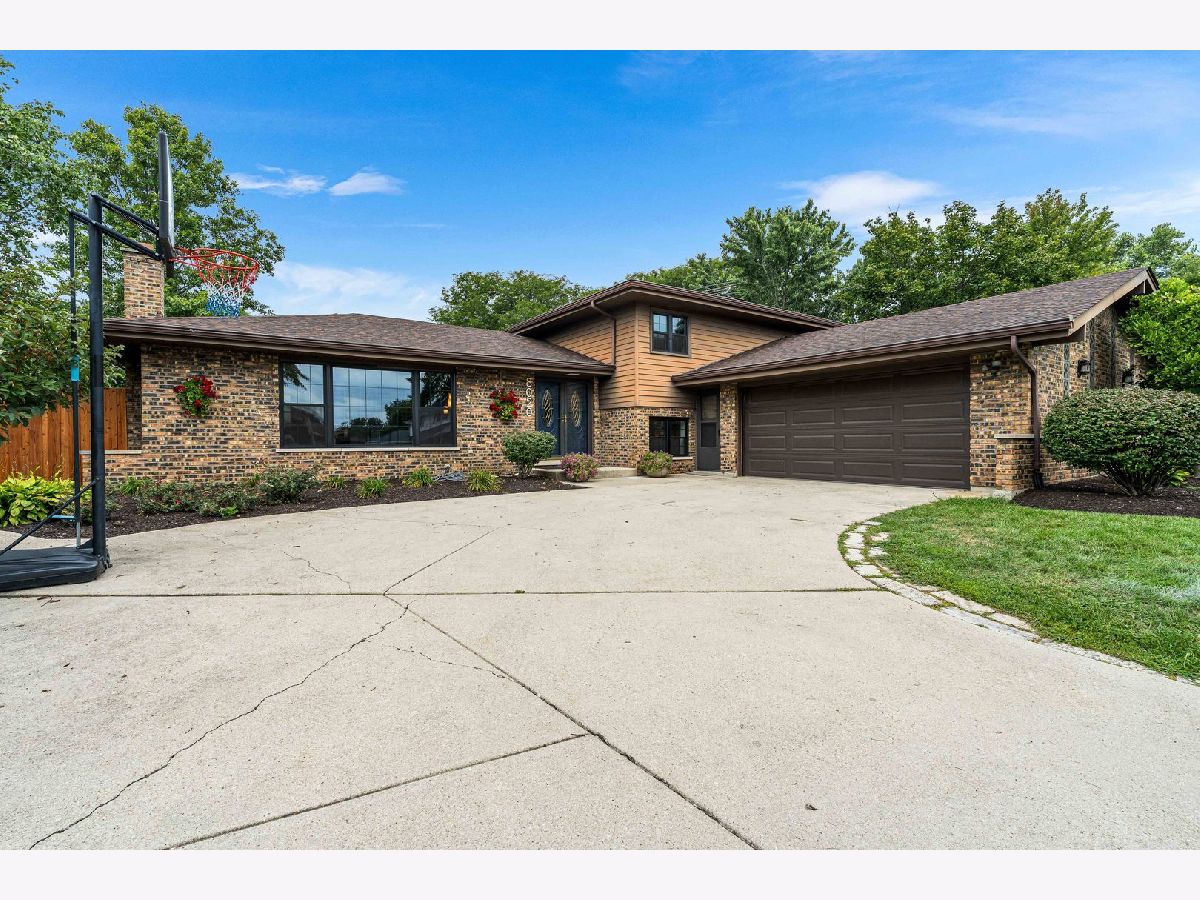  For Sale Darien Illinois, 8020 Arrow Lane
