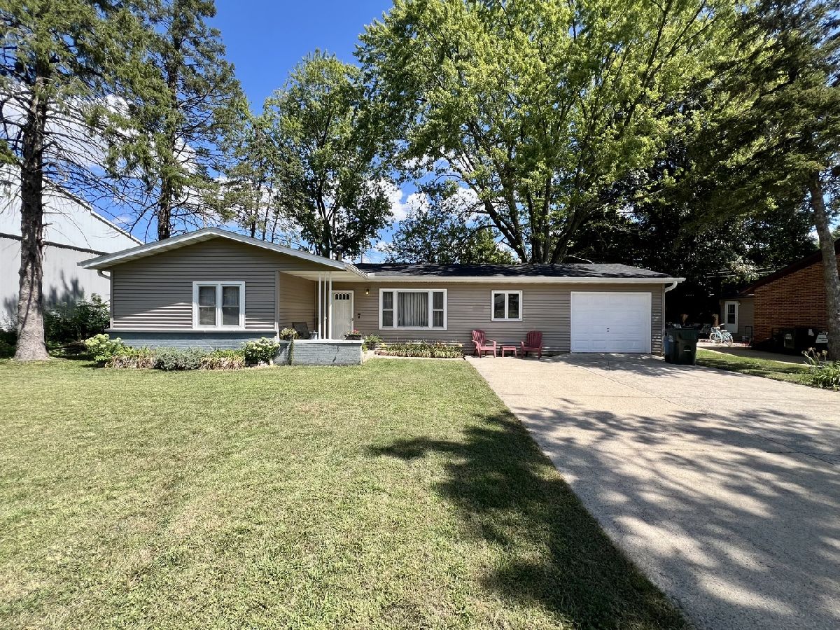  For Sale Mahomet Illinois, 806 Walnut Street