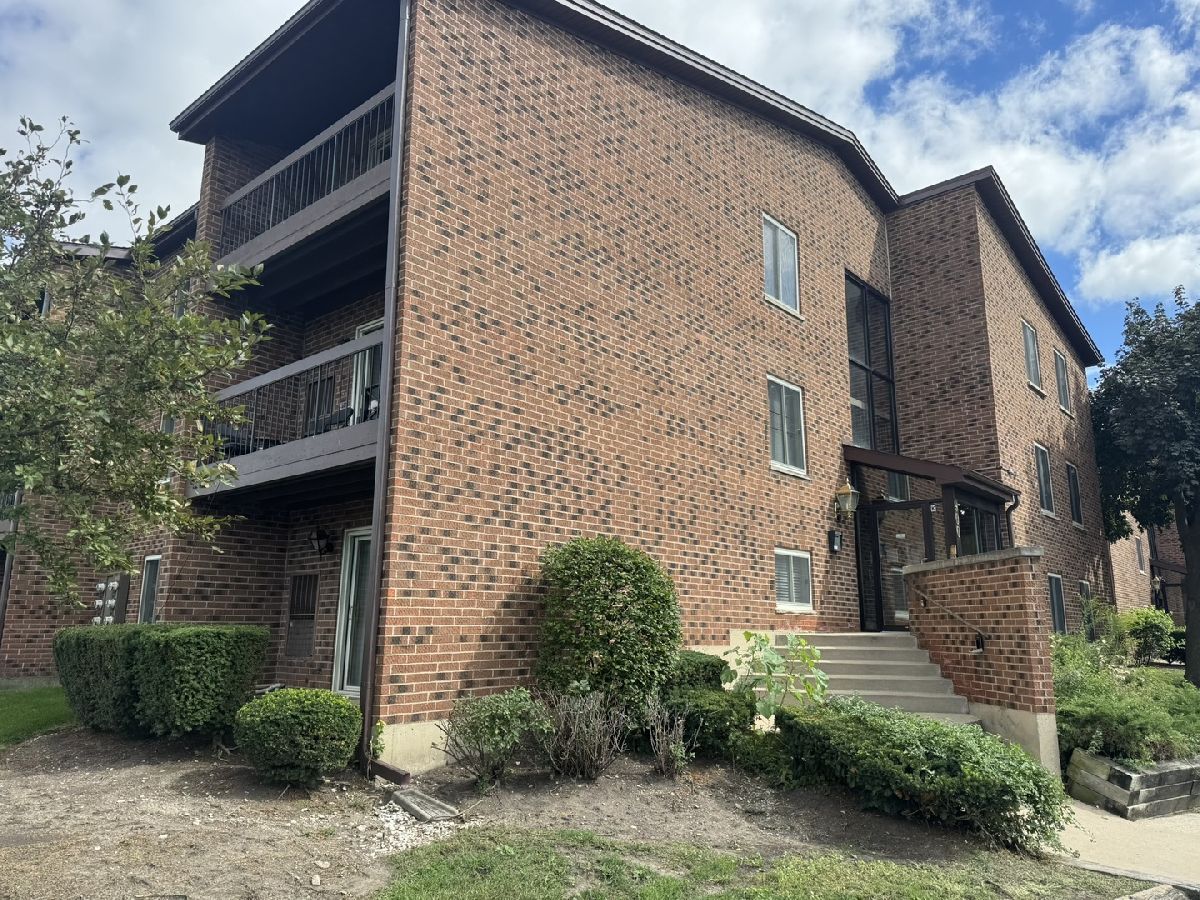 Condominiums Sold 12 Oaks Elk Grove Village Illinois, 900 Perrie