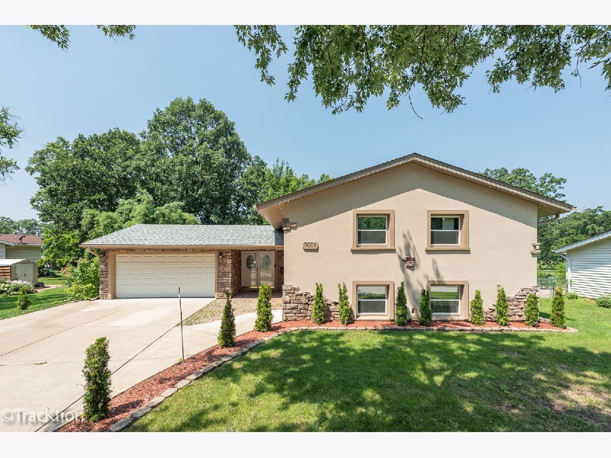 Homes & Condos & Townhomes For Sale Winston Hills Woodridge Illinois, 7004 Roberts Drive