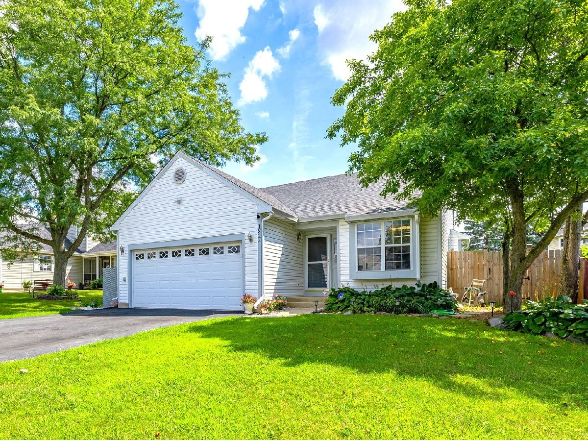  For Sale Hanover Park Illinois, 1824 Isle Royal Lane