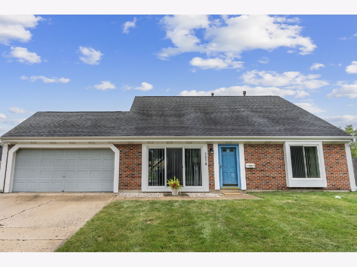  For Sale Aurora Illinois, 1314 Appletree Lane