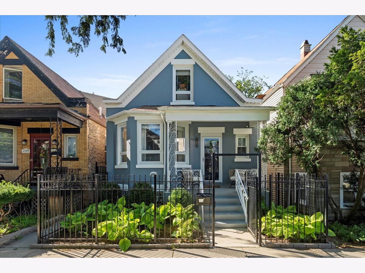  For Sale Chicago Illinois, 2733 Nelson Street