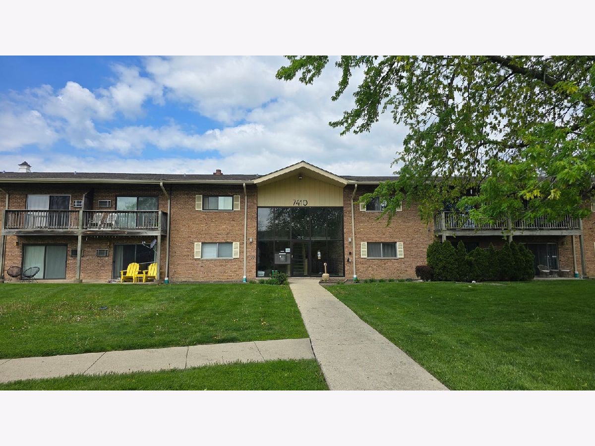  For Sale Darien Illinois, 7410 Brookdale Drive