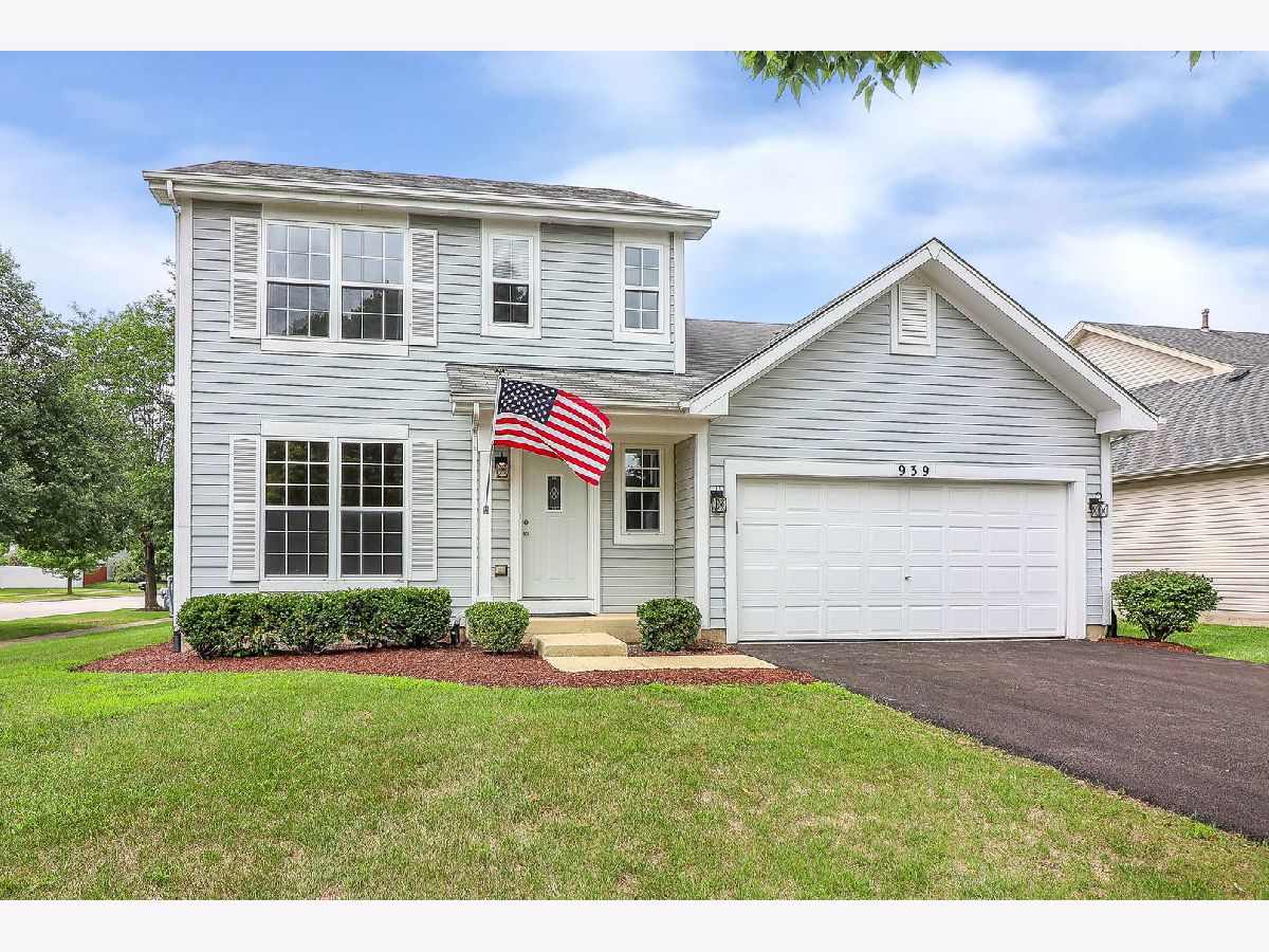 Homes For Sale Lakewood Crossing Naperville Illinois, 939 Lowell Lane