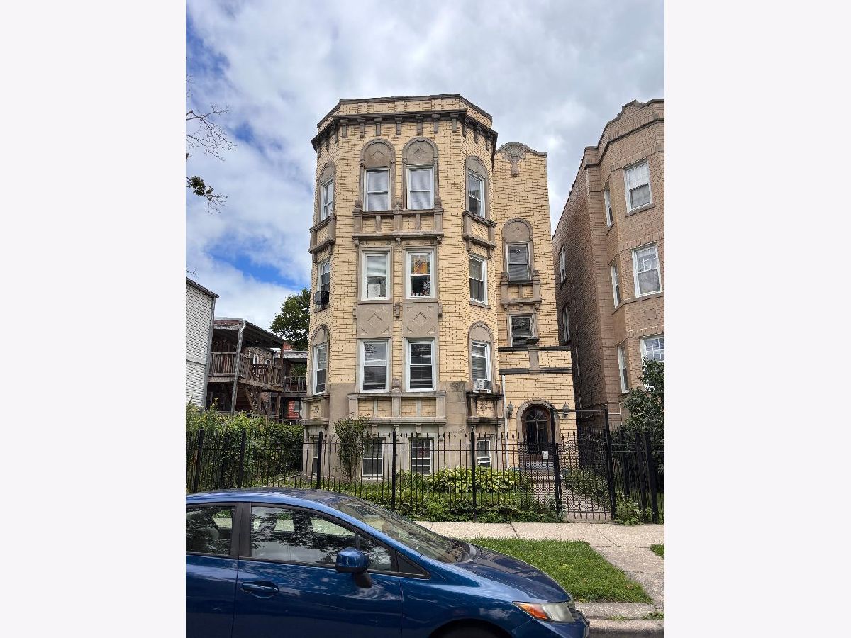  For Sale Chicago Illinois, 6151 Mozart Street