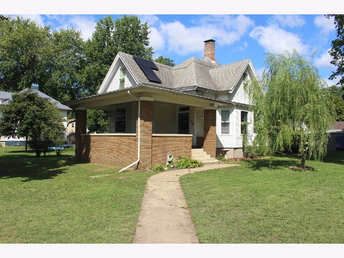  For Sale San Jose Illinois, 300 Linden Street