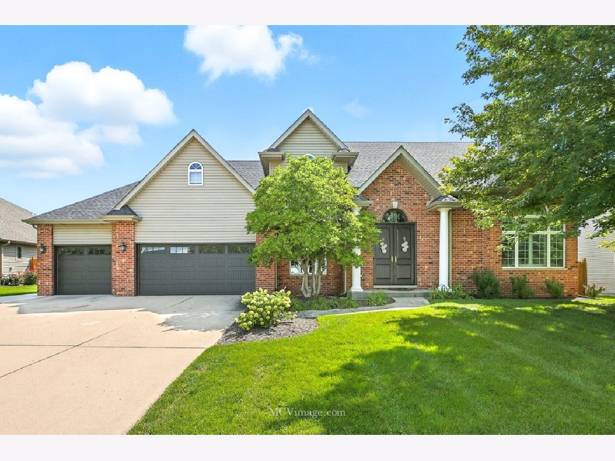 Homes For Sale Hunt Club Shorewood Illinois, 406 Cambridge Lane