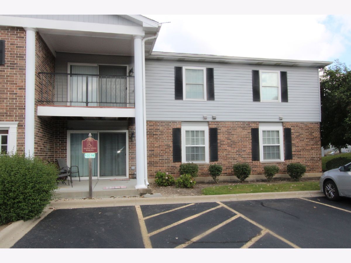 Condos & Townhomes For Sale Golf Course Condos Crystal Lake Illinois, 929 Golf Course Road