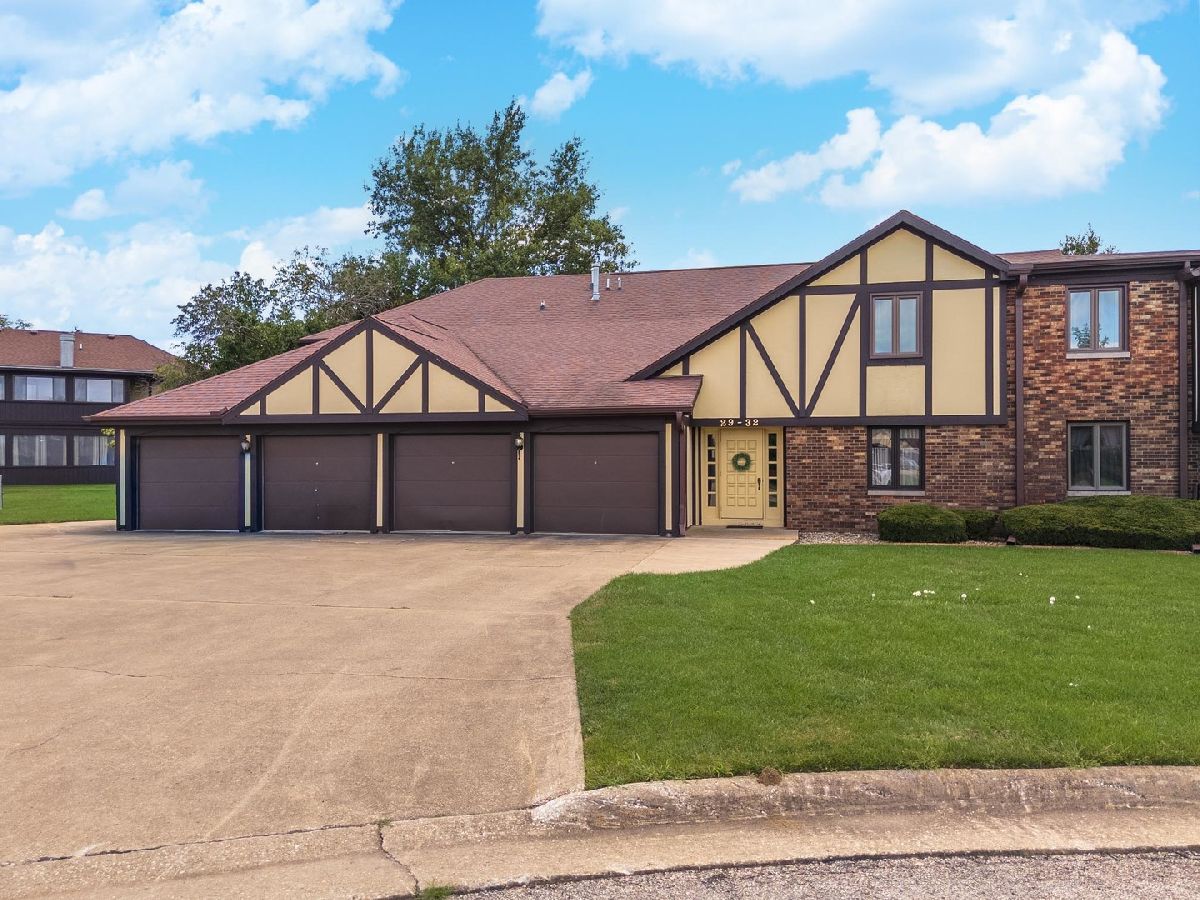  For Sale Pontiac Illinois, 30 Crystal Court
