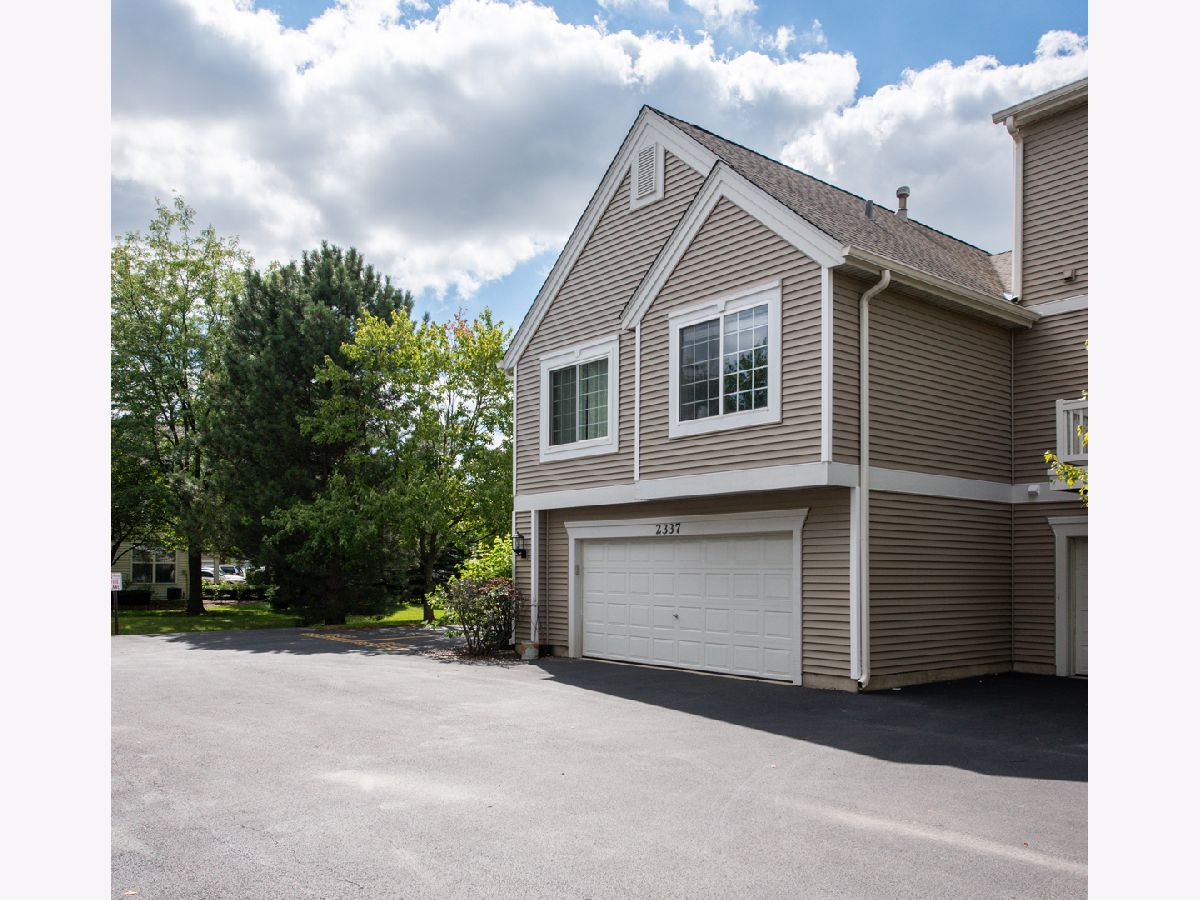 Townhomes & Condos For Sale Ogden Pointe At The Wheatlands Aurora Illinois, 2337 Twilight Drive