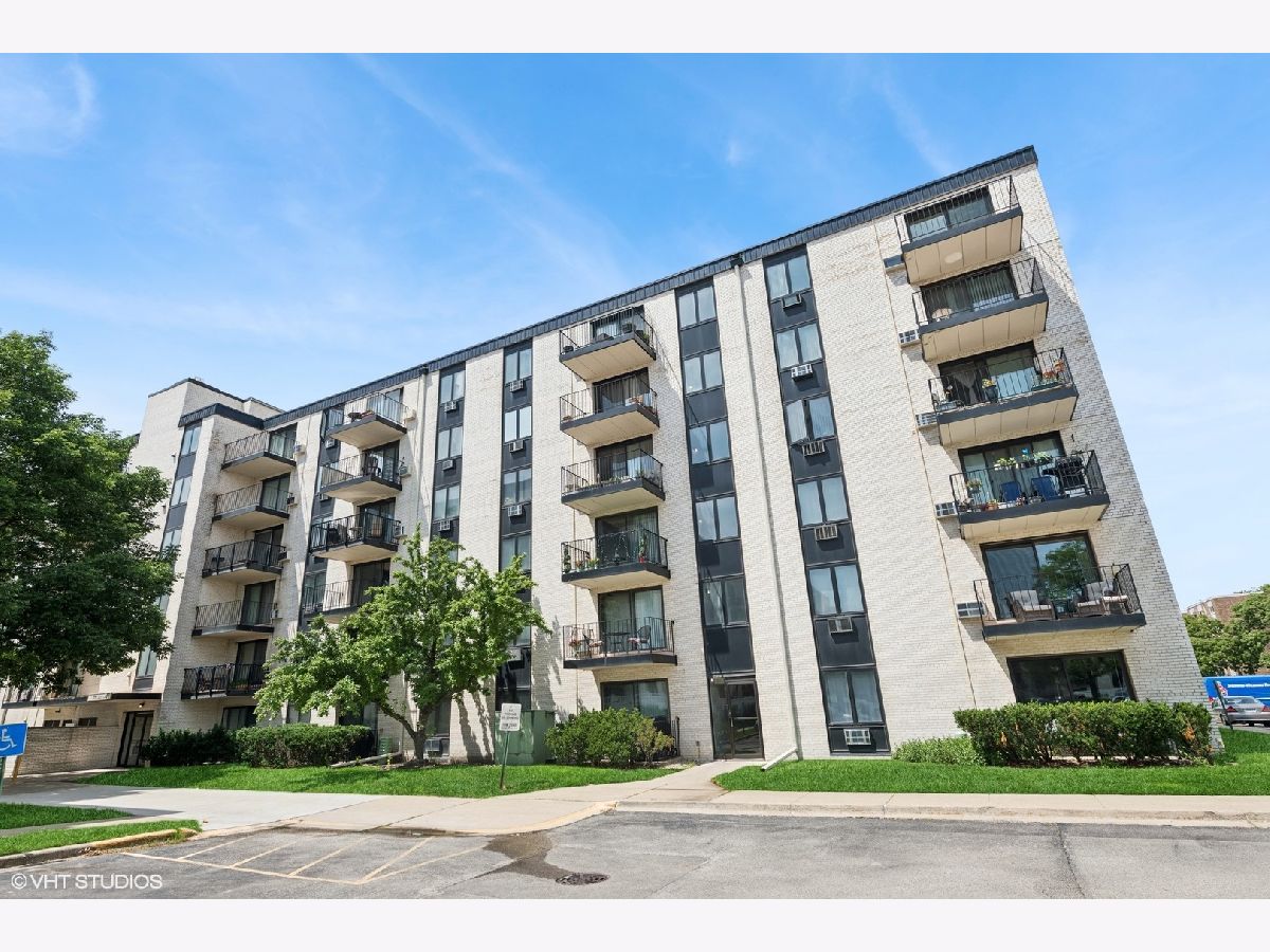  For Sale Niles Illinois, 9701 Dee Road