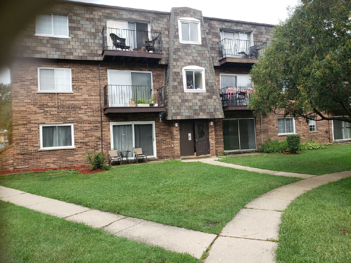  Rented Des Plaines Illinois, 9385 Bay Colony
