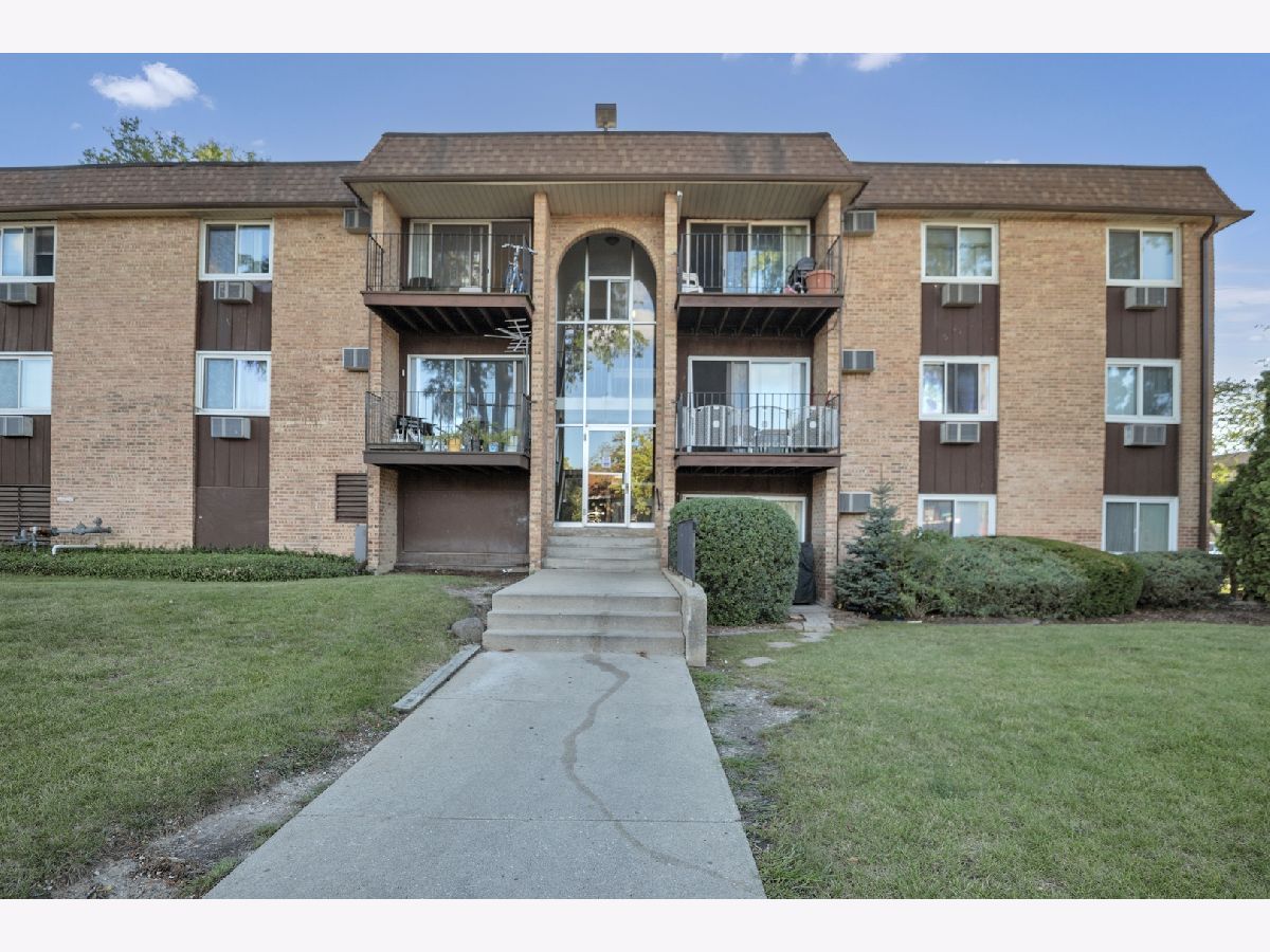 Condominiums For Sale Highland Crossing Hoffman Estates Illinois, 1080 Knoll Lane