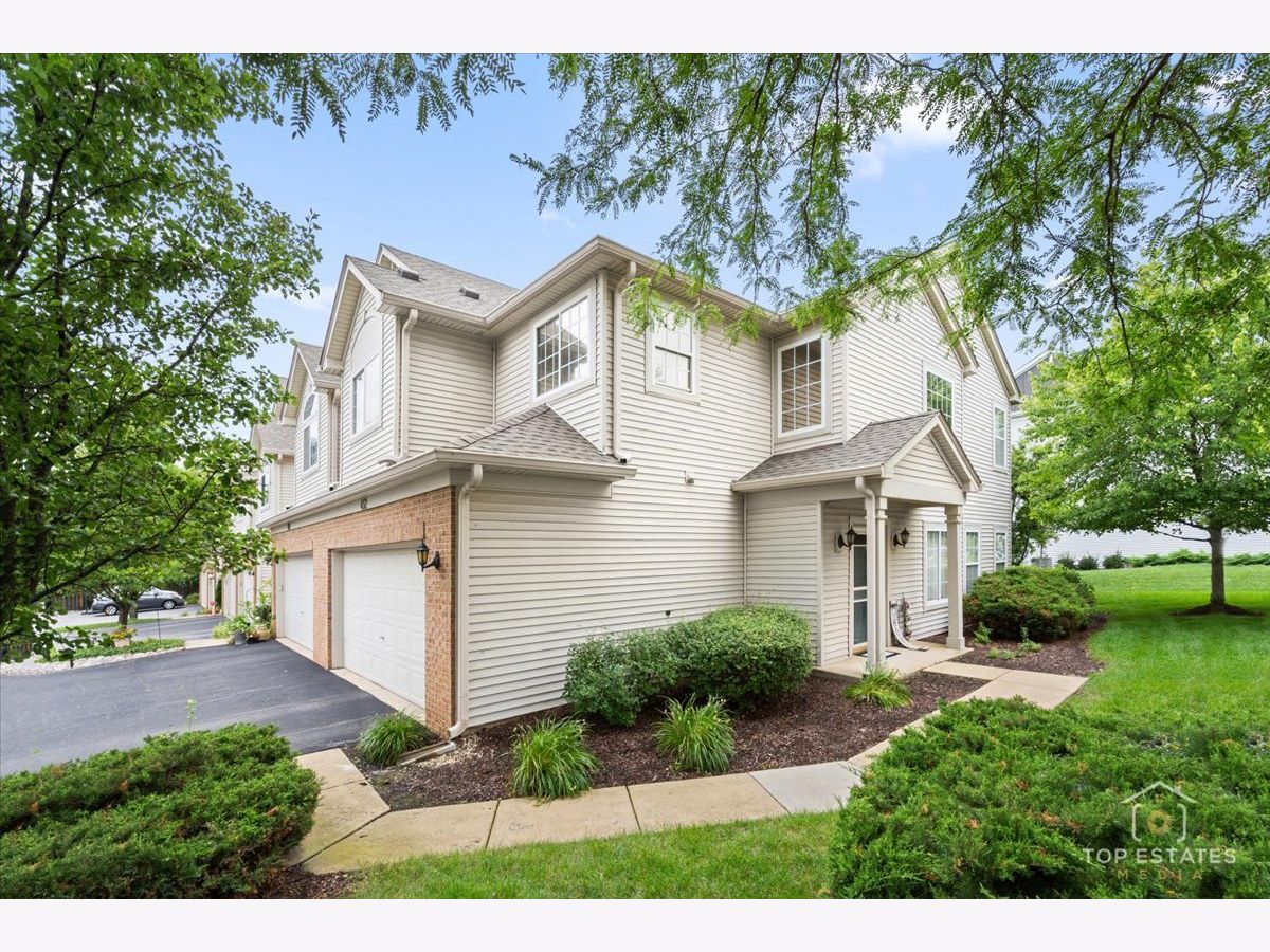 Townhomes For Sale Abington Trace Aurora Illinois, 452 Jamestown Court