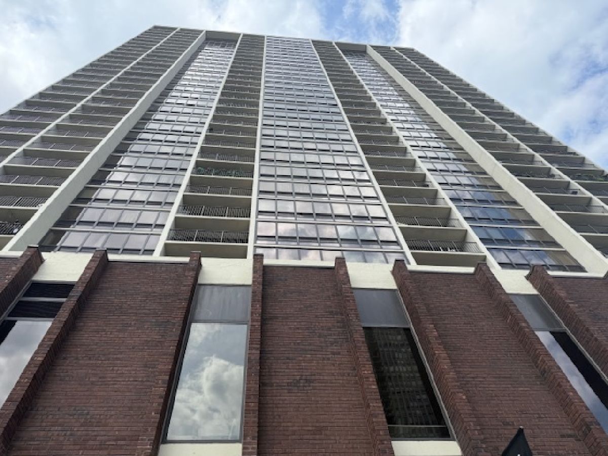 Condominiums For Rent Americana Towers Chicago Illinois, 1636 Wells