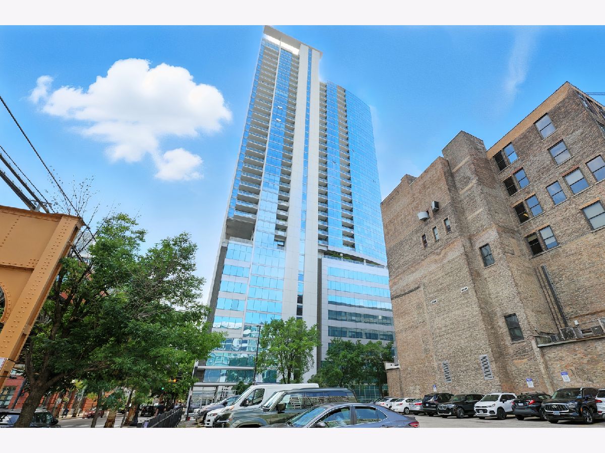 Condominiums For Sale Silver Tower Chicago Illinois, 303 Ohio Street