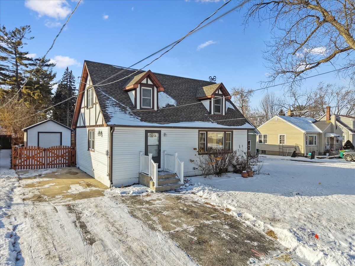 Homes For Sale Brophy Farm Fox Lake Illinois, 38 Lippincott Road