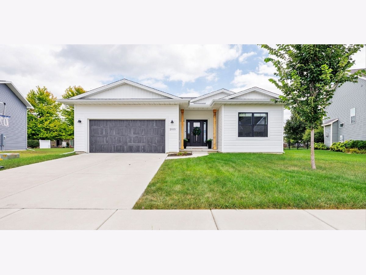 Homes & Condos & Townhomes For Sale North Bridge Normal Illinois, 2935 Glendale Lane
