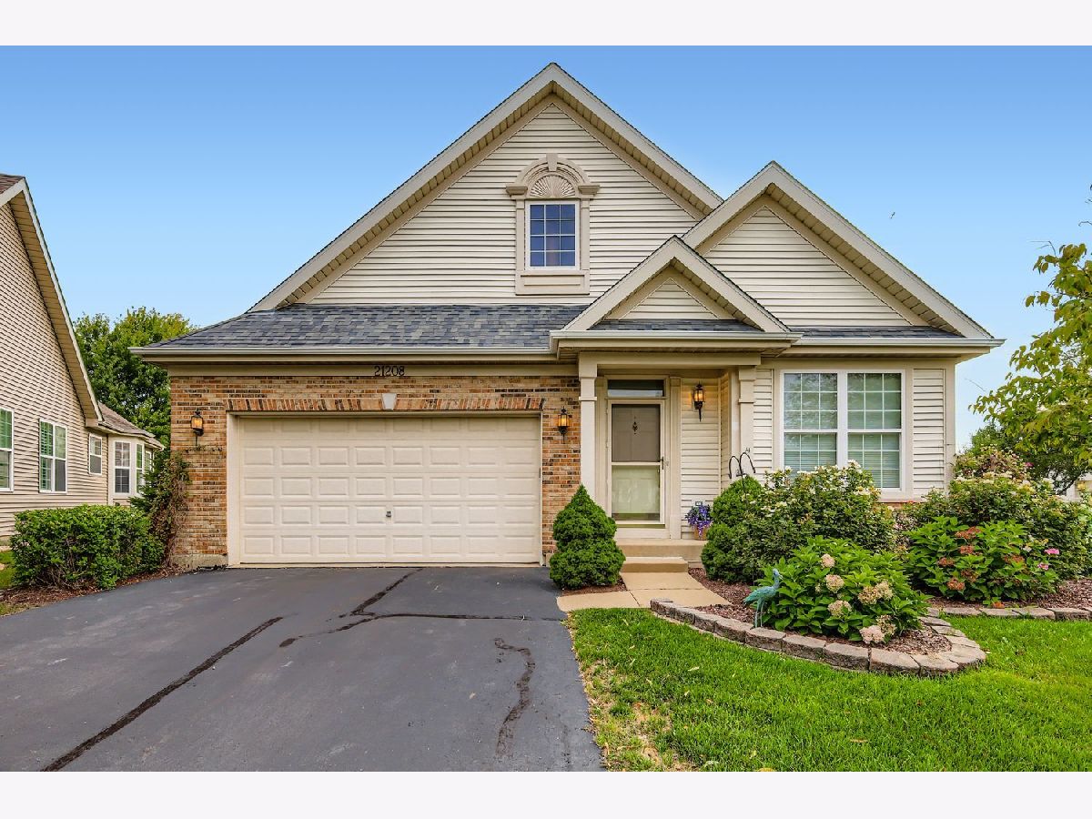  For Sale Crest Hill Illinois, 21208 Montclare Lake Drive