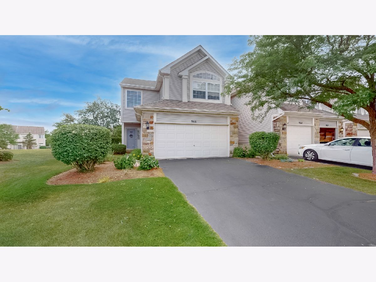 Townhomes For Sale Windstone Crossing Lake In The Hills Illinois, 966 Mesa Drive