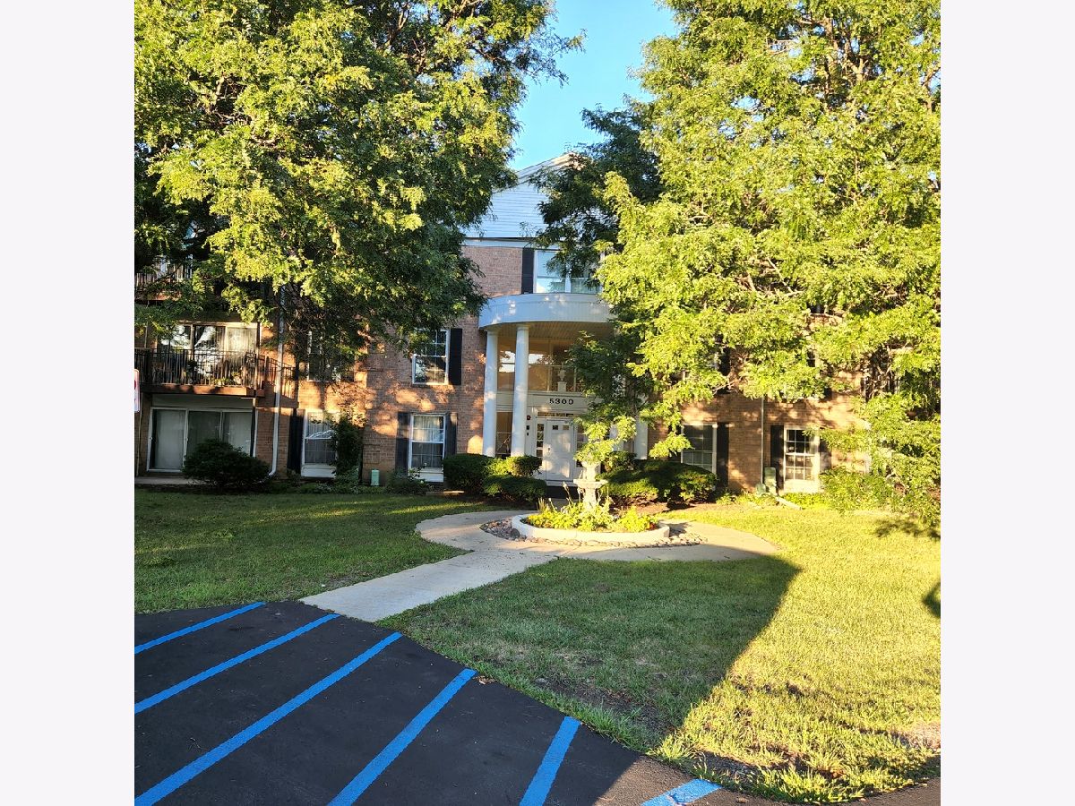  For Sale Rolling Meadows Illinois, 5300 Carriageway Drive