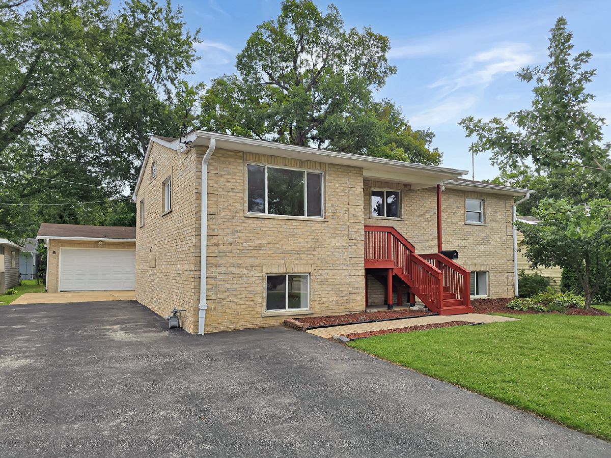  For Sale Carpentersville Illinois, 7 Cardinal Lane