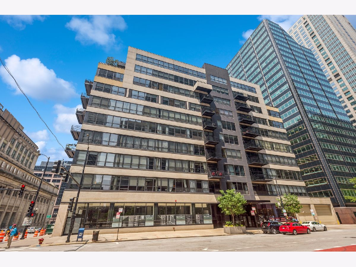 Condominiums For Sale Metropolitan Place Chicago Illinois, 130 Canal Street