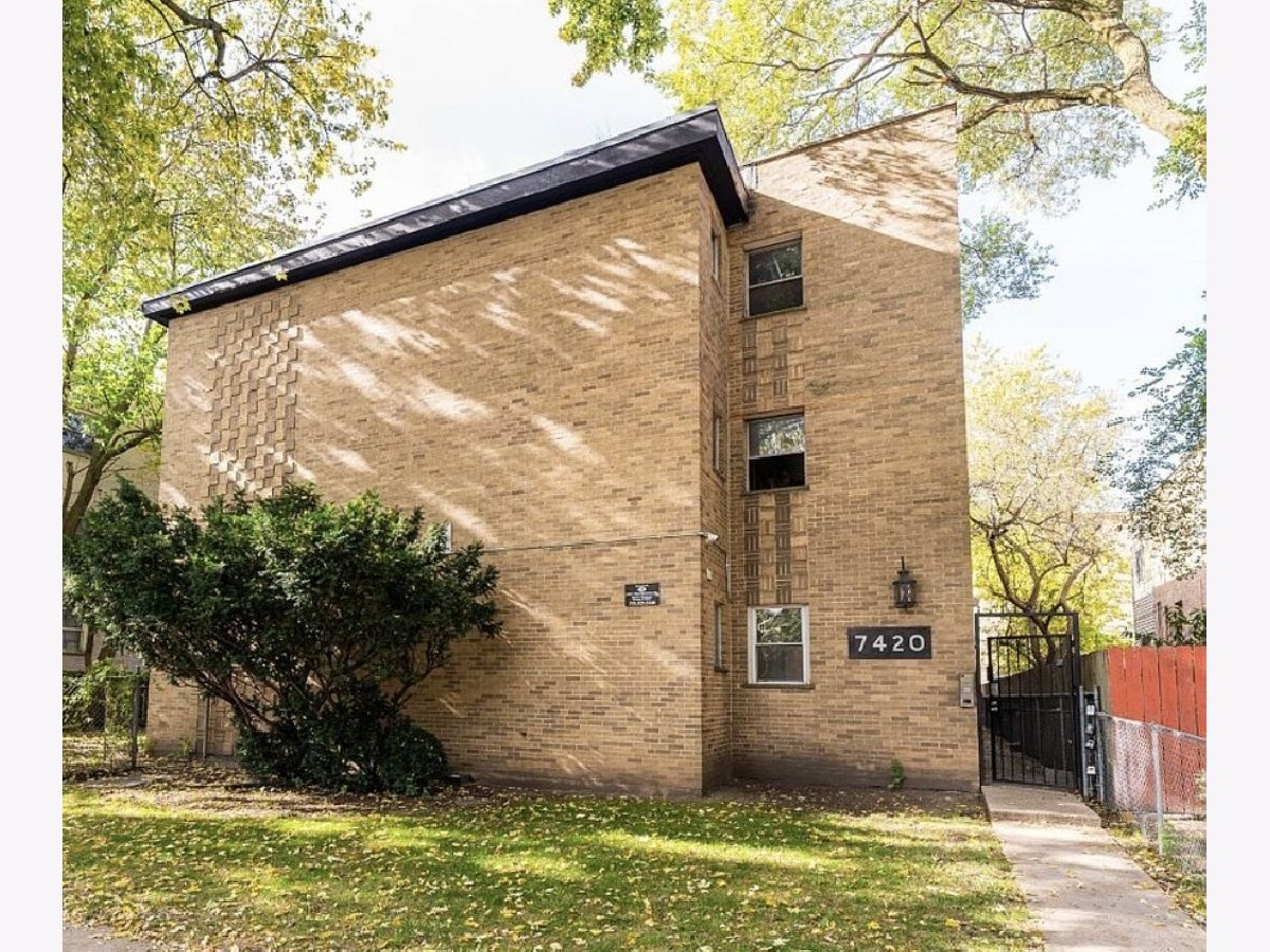 Condos & Townhomes & Homes For Rent Rogers Park Chicago Illinois, 7420 Winchester