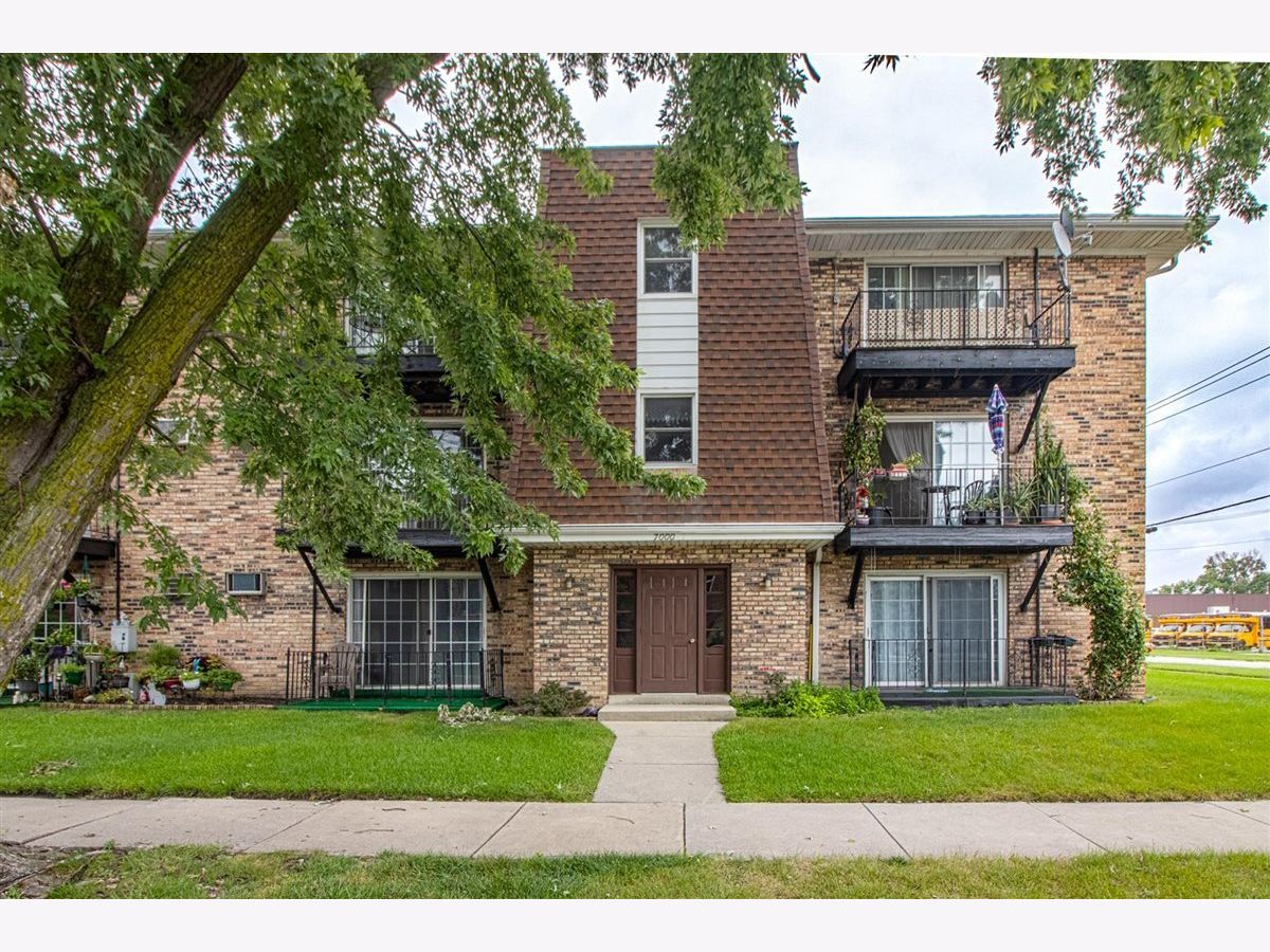  For Sale Chicago Ridge Illinois, 7000 Oconnell Drive